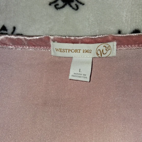 Chic Velvet Women's Blouse in Rose by Westport 1962 - Picture 5 of 8
